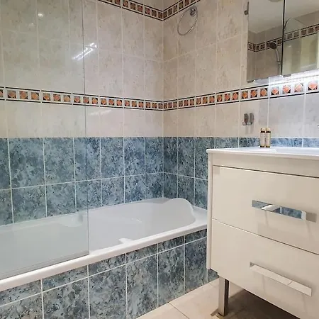 F2 Vue Dans Avec Piscine Апартаменти