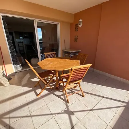 F2 Vue Dans Avec Piscine Apartman *